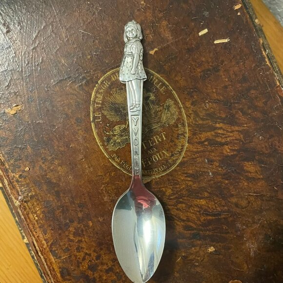 Collectible Set of Dionne Quintuplets Spoons - Picture 11 of 14